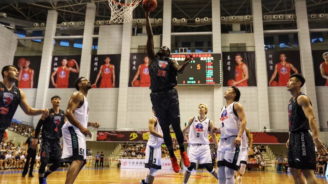 色的落地建 色的落地建